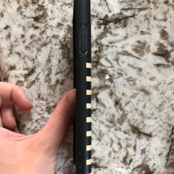 Kate Spade iPhone XS and iPhone X phone case - Picture 6 of 9